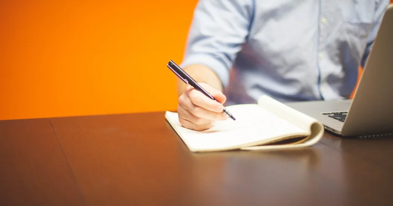 Contrat aidé, apprenti, micro-entrepreneur : trois périmètres, pas un seul