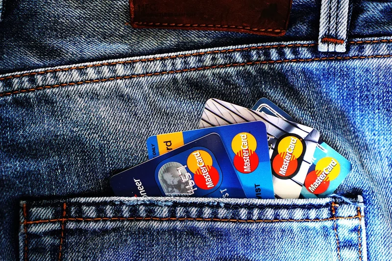 Combien coûte vraiment la cotisation pour une carte bancaire ?
