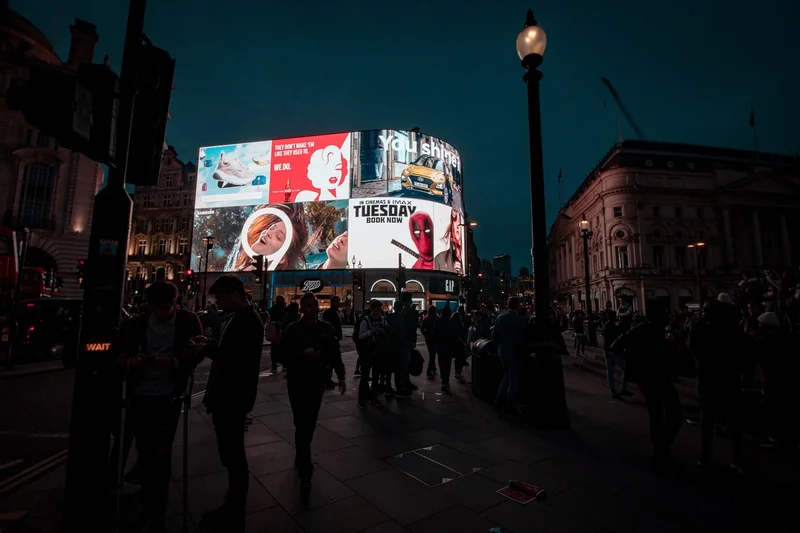 Les 4 types d'enseignes lumineuses qui marchent à Nantes